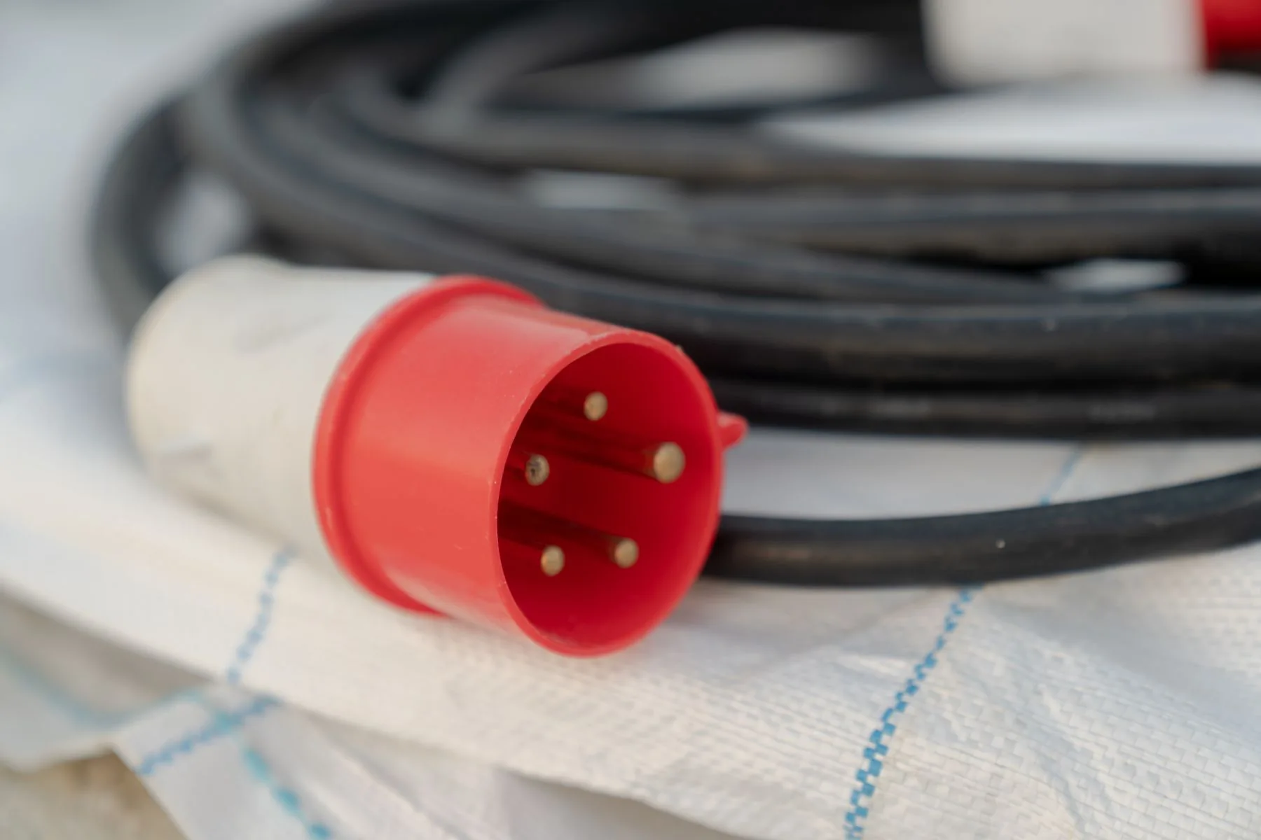 Industrial electrical plug