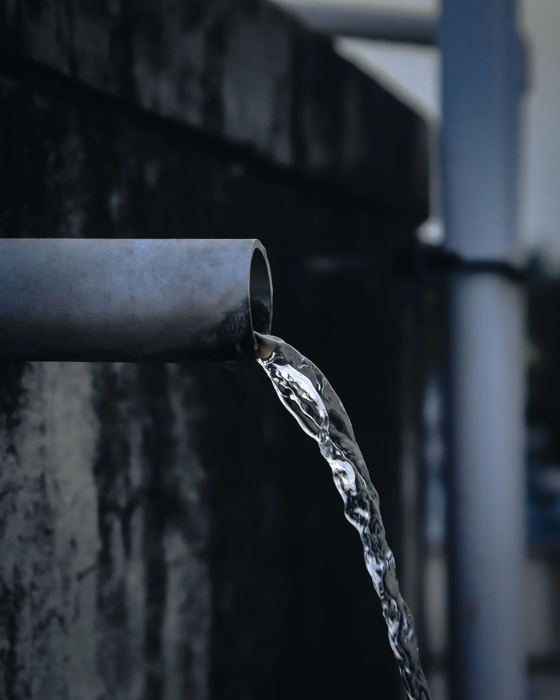 Water outlet and pipe connection