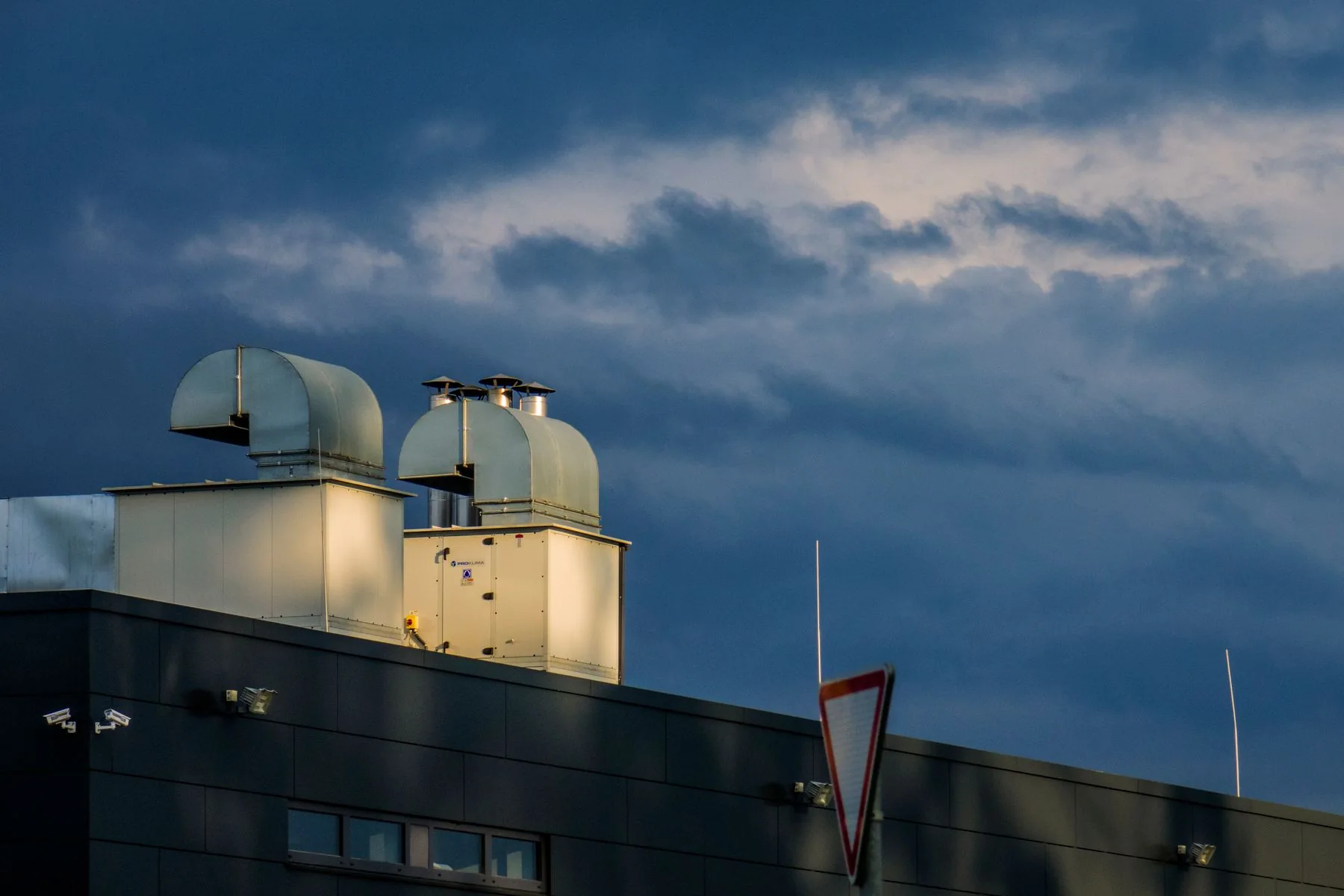 Rooftop ventilation equipment